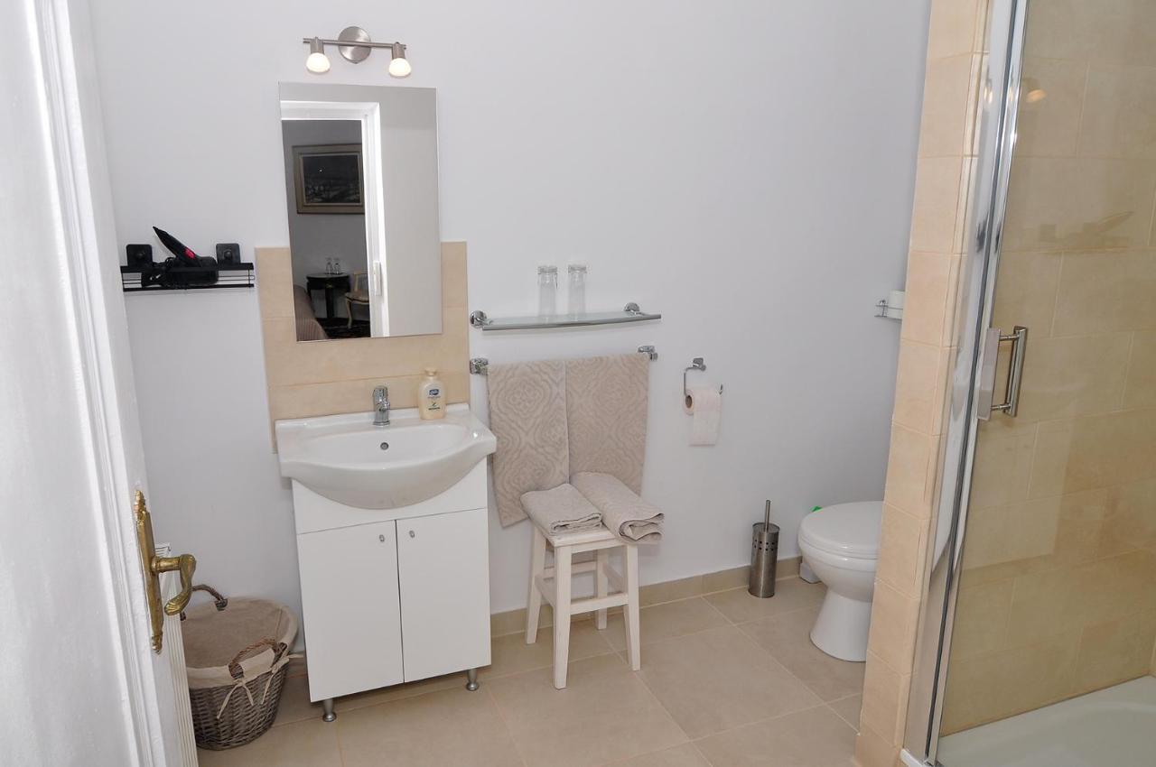 Bed & Breakfast Popamuseum Tarpesti Strada Muzeului Nr 28 Tîrpeşti Bagian luar foto