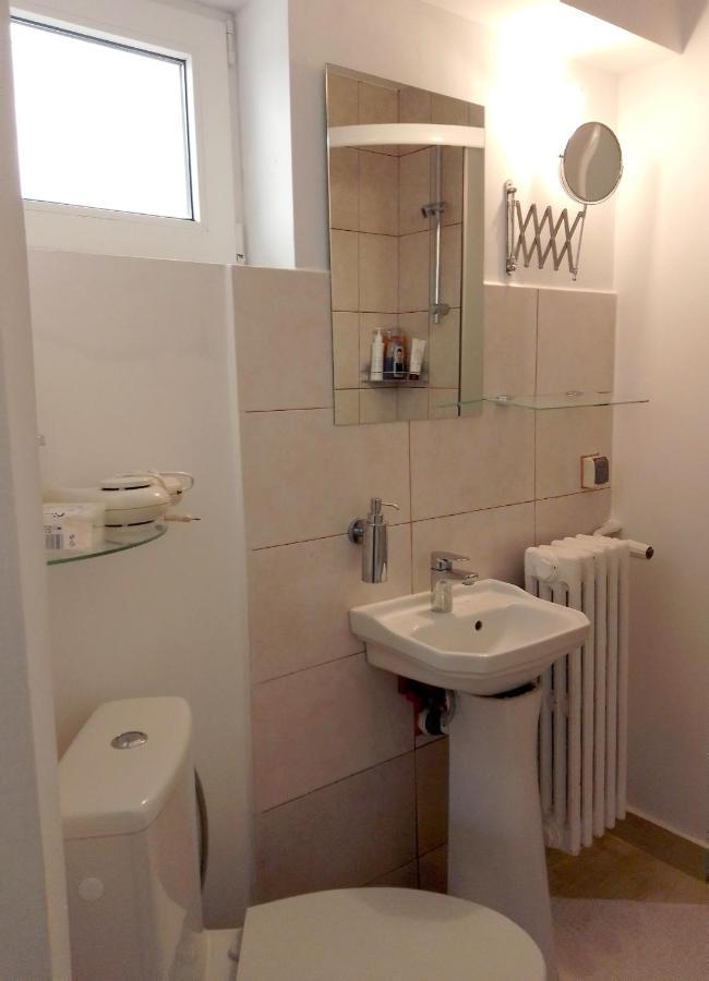 Bed & Breakfast Popamuseum Tarpesti Strada Muzeului Nr 28 Tîrpeşti Bagian luar foto