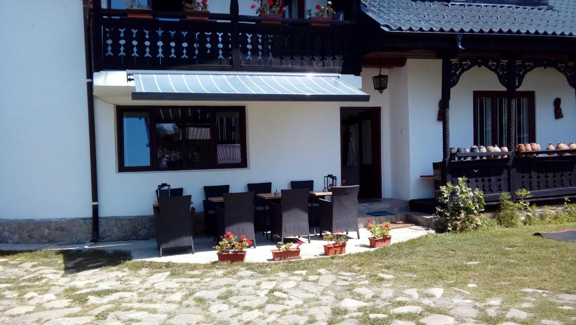 Bed & Breakfast Popamuseum Tarpesti Strada Muzeului Nr 28 Tîrpeşti Bagian luar foto