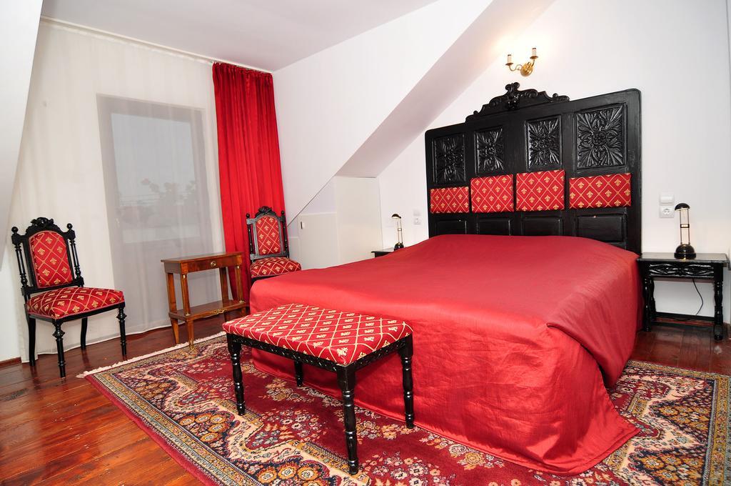 Bed & Breakfast Popamuseum Tarpesti Strada Muzeului Nr 28 Tîrpeşti Bagian luar foto