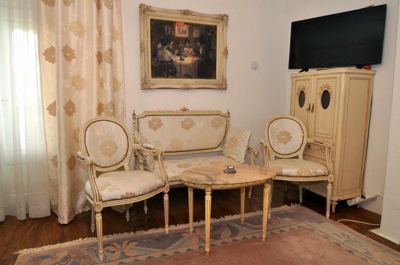Bed & Breakfast Popamuseum Tarpesti Strada Muzeului Nr 28 Tîrpeşti Bagian luar foto