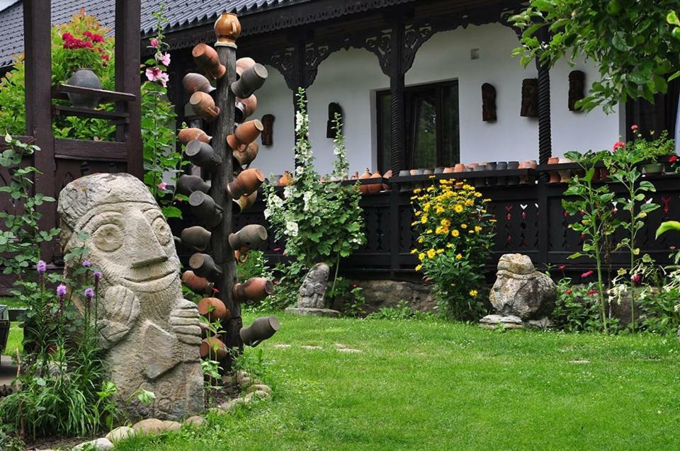 Bed & Breakfast Popamuseum Tarpesti Strada Muzeului Nr 28 Tîrpeşti Bagian luar foto